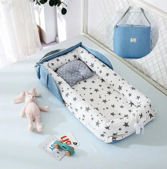 nid-pour-bébé-blanc-étoilé-bleu-design-unique