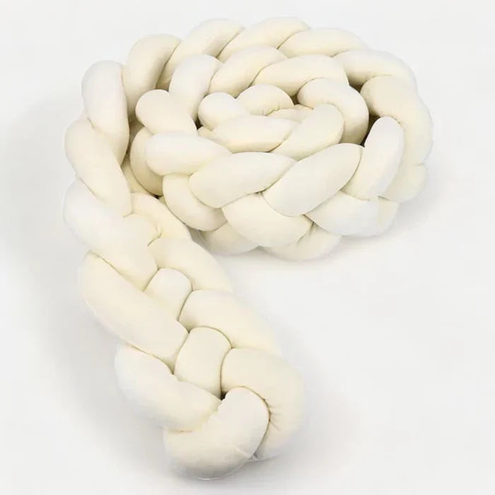 tresse-de-lit-bébé-jaune-pale-confortable