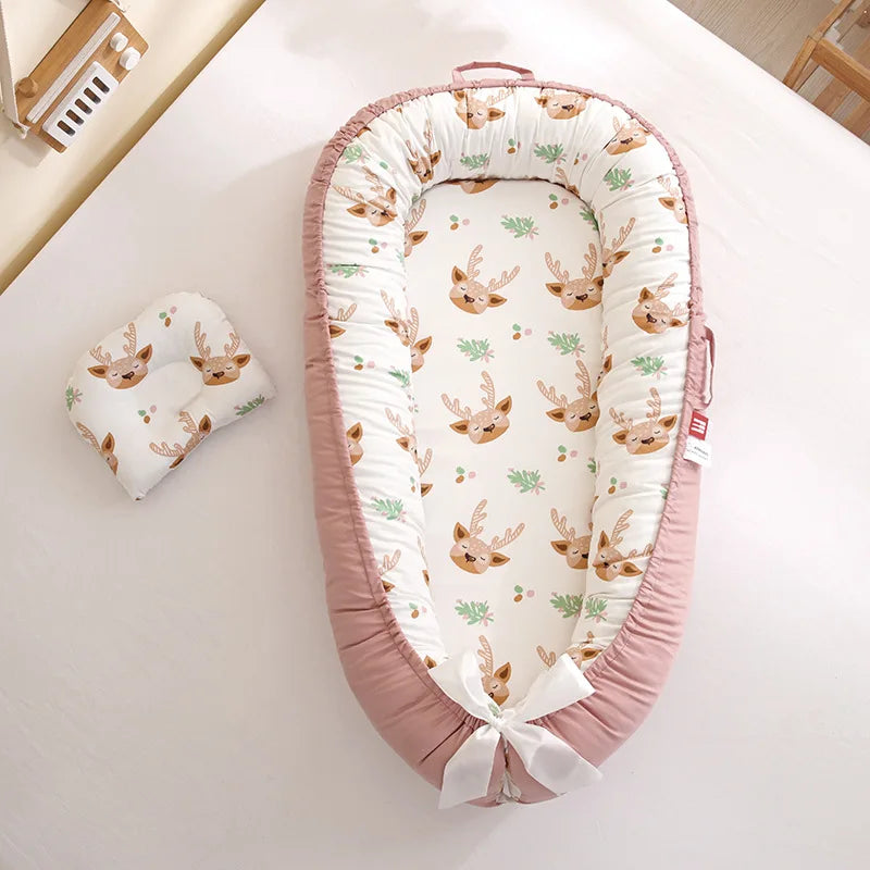 cocon-bébé-cerf-rose-douceur-confortable