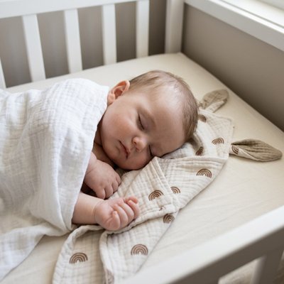 Doudou bébé arc-en-ciel-bébé-en-sécurité