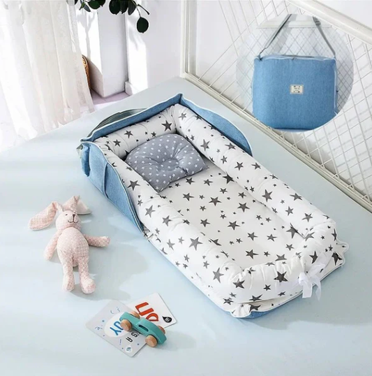 nid-pour-bébé-blanc-étoilé-bleu-design-unique