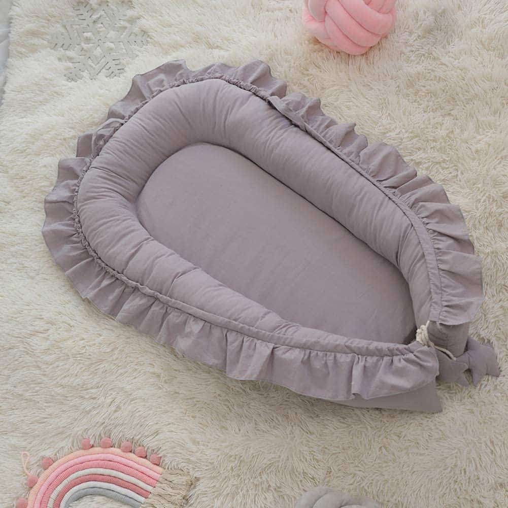 réducteur-de-lit-bébé-gris-tissu-respirant