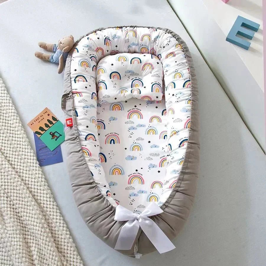 reducteur-de-lit-bebe-nidportablebebe-arc-en-ciel-tissu-respirant