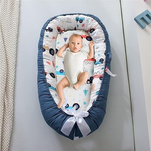 reducteur-de-lit-bebe-nidportablebebe-voiture-bleue-confortable