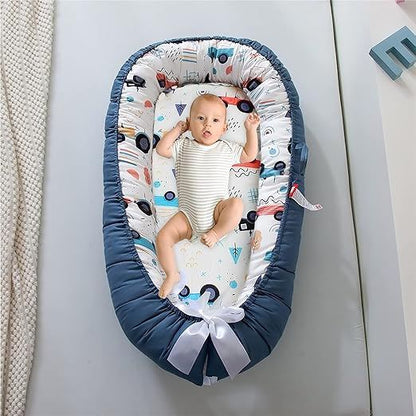 reducteur-de-lit-bebe-nidportablebebe-voiture-bleue-confortable