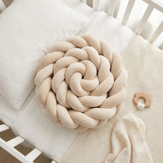 tour-de-lit-tressé-beige-confortable-douillet