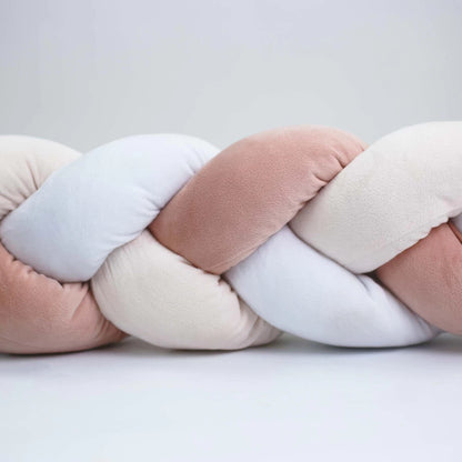 tresse-de-lit-bébé-vieux-rose-beige-blanc-confortable-sécuritaire