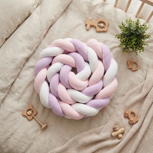 tresse-de-lit-bébé-violet-rose-blanc-design-tressé