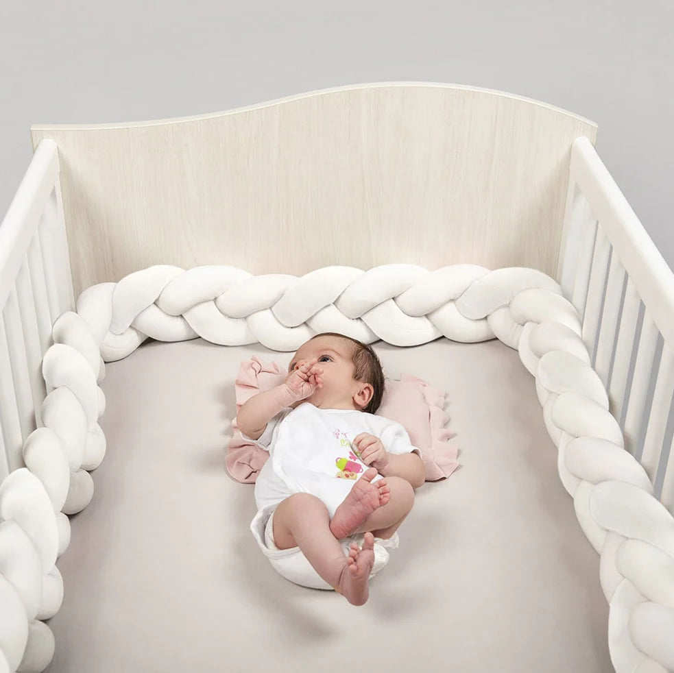 tresse-de-lit-blanc-confortable-sécuritaire