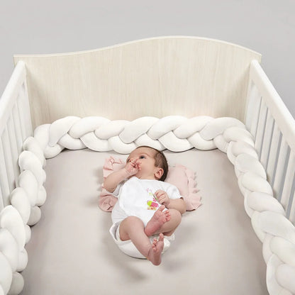 tresse-de-lit-blanc-confortable-sécuritaire